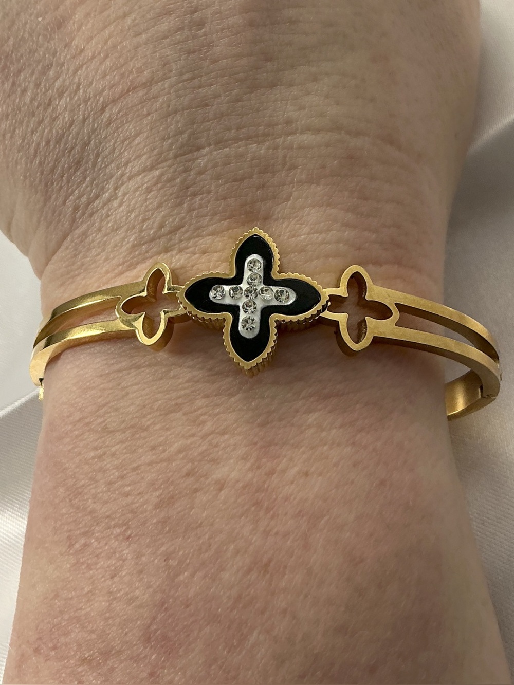 Gold & Black Clover Crystal Hypoallergenic  Bracelet Bangle